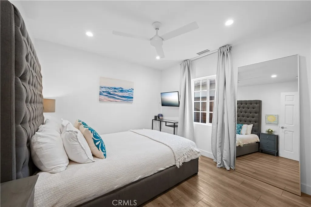 AIRBNB FURNITURE & FURNISHINGS INCLUDED