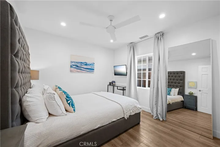 AIRBNB FURNITURE & FURNISHINGS INCLUDED