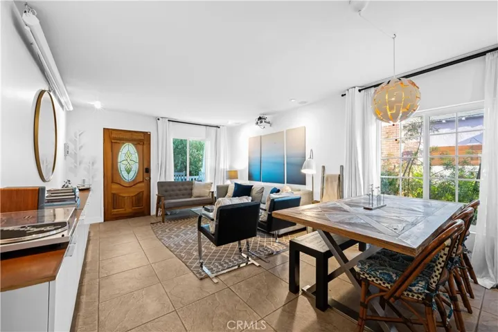 AIRBNB FURNITURE & FURNISHINGS INCLUDED