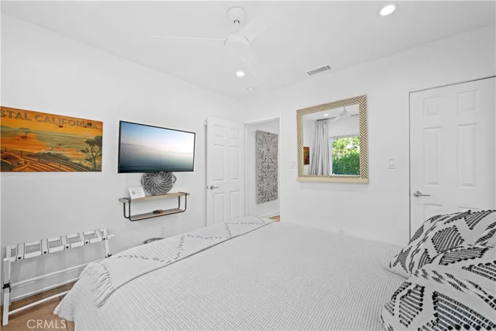 AIRBNB FURNITURE & FURNISHINGS INCLUDED