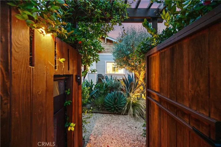 1121 S Eucalyptus, Inglewood, California 90301