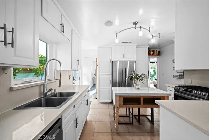 1121 S Eucalyptus, Inglewood, California 90301