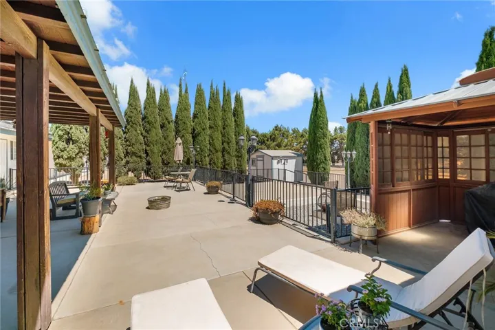 11631 Whitehaven, Oak Hills, California 92344