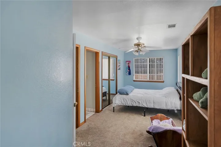 11631 Whitehaven, Oak Hills, California 92344