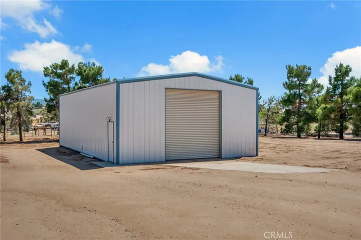 11631 Whitehaven, Oak Hills, California 92344