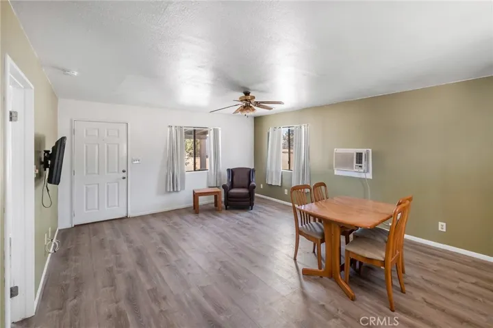 11631 Whitehaven, Oak Hills, California 92344