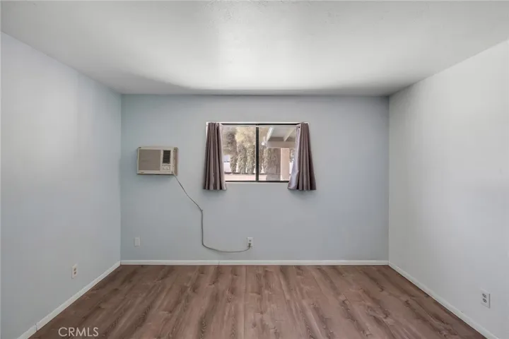 11631 Whitehaven, Oak Hills, California 92344