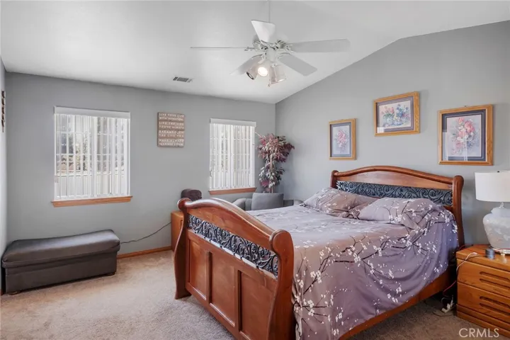 11631 Whitehaven, Oak Hills, California 92344