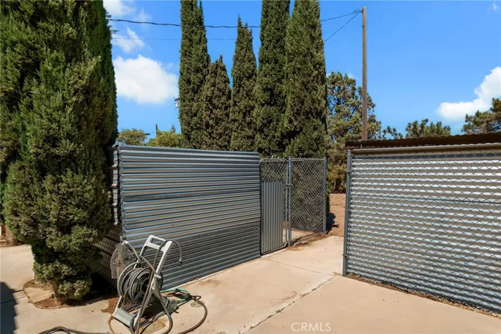 11631 Whitehaven, Oak Hills, California 92344