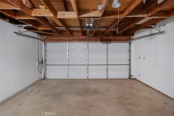 11631 Whitehaven, Oak Hills, California 92344