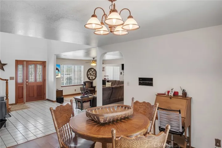 11631 Whitehaven, Oak Hills, California 92344