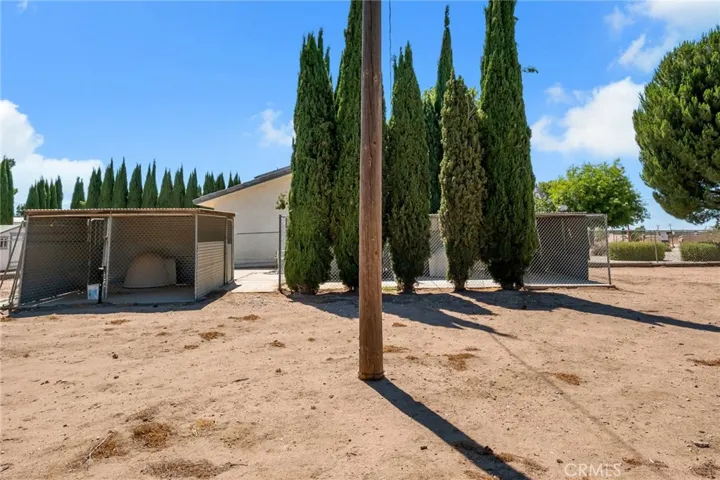 11631 Whitehaven, Oak Hills, California 92344