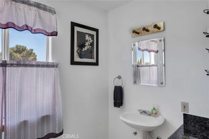 11631 Whitehaven, Oak Hills, California 92344
