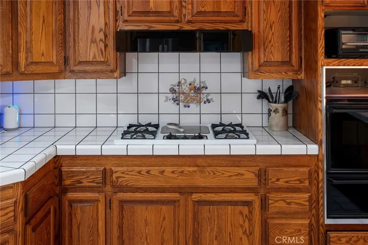 11631 Whitehaven, Oak Hills, California 92344