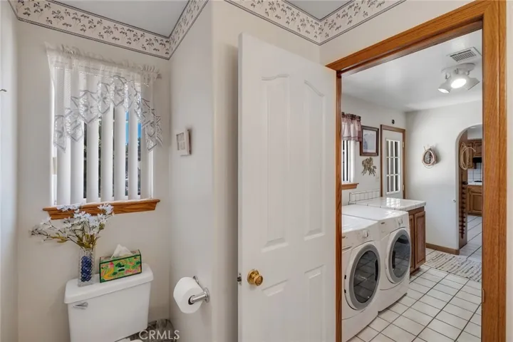 11631 Whitehaven, Oak Hills, California 92344