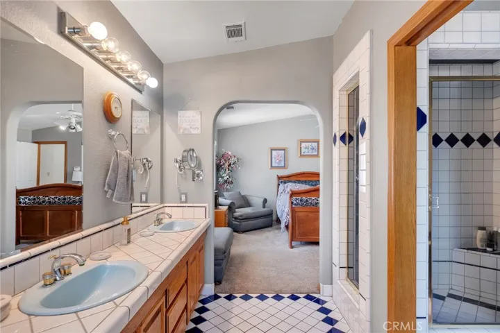 11631 Whitehaven, Oak Hills, California 92344