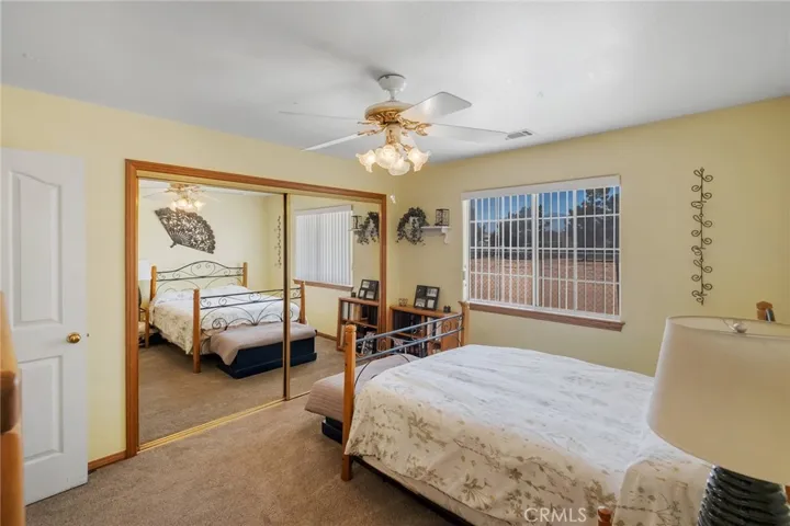 11631 Whitehaven, Oak Hills, California 92344
