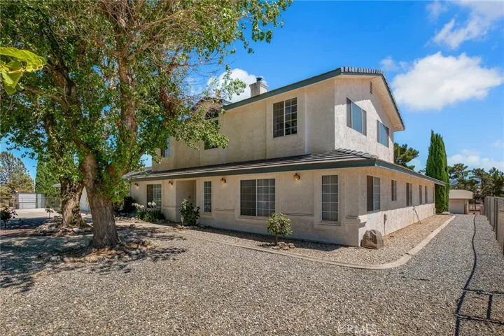 11631 Whitehaven, Oak Hills, California 92344