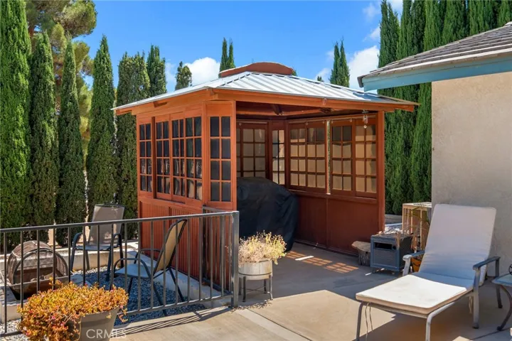 11631 Whitehaven, Oak Hills, California 92344