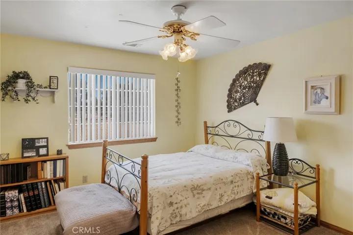 11631 Whitehaven, Oak Hills, California 92344