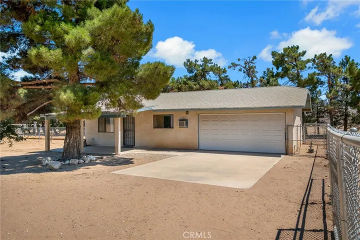 11631 Whitehaven, Oak Hills, California 92344