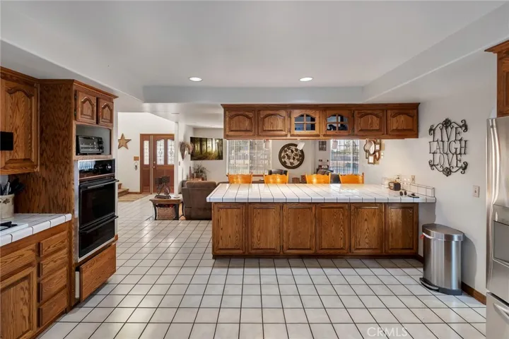 11631 Whitehaven, Oak Hills, California 92344