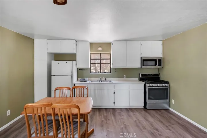 11631 Whitehaven, Oak Hills, California 92344
