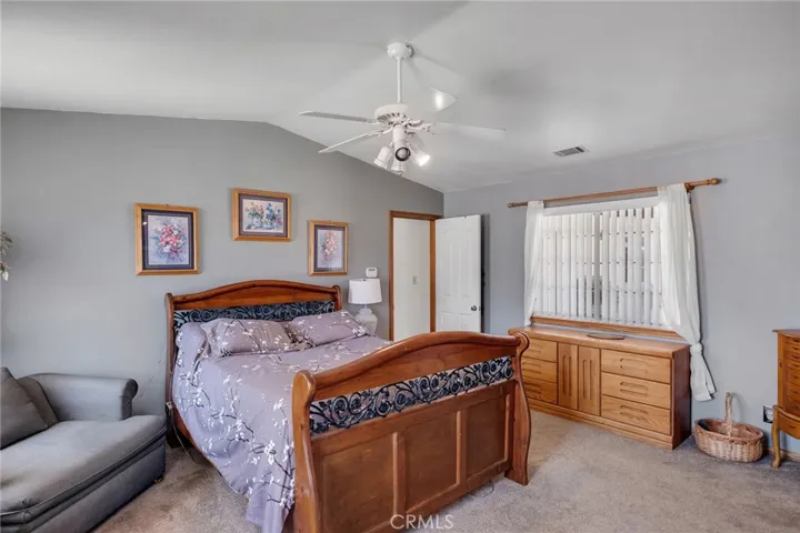 11631 Whitehaven, Oak Hills, California 92344