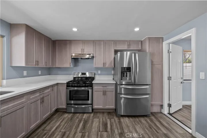 15559 Sorbonne, Sylmar, California 91342