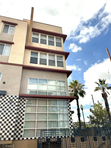 Top Floor Corner Unit