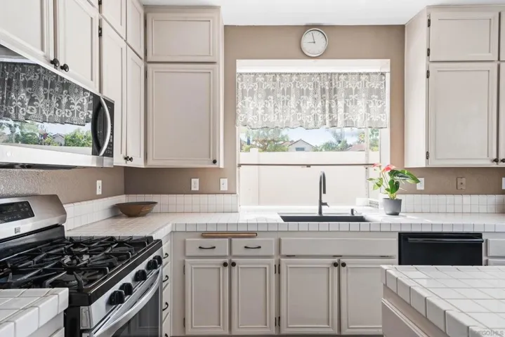 1593 Avenida Guillermo, Oceanside, California 92056