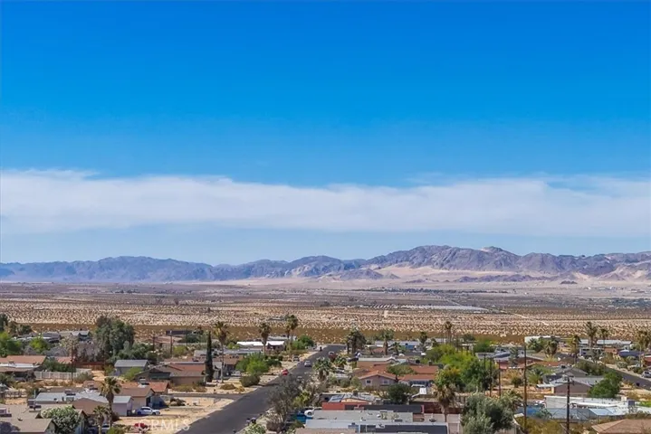 5665 Lupine Avenue, 29 Palms, California 92277
