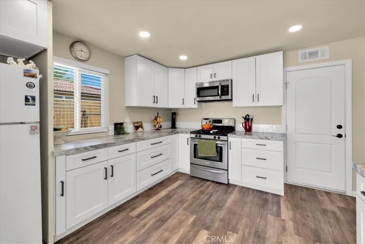 5665 Lupine Avenue, 29 Palms, California 92277