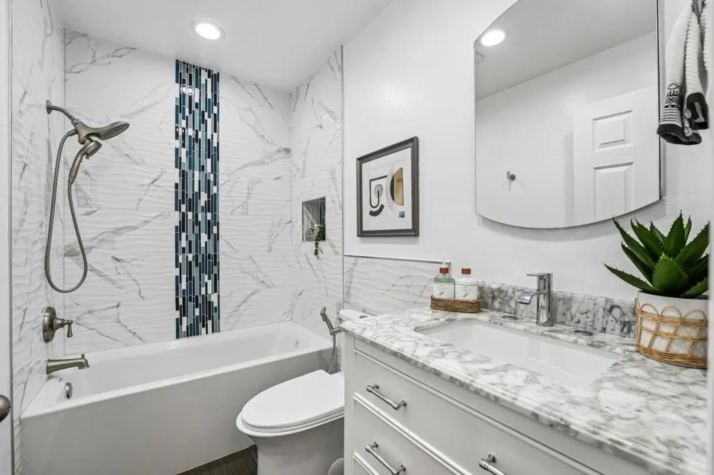 Full Bath  1 ( Floor 2)