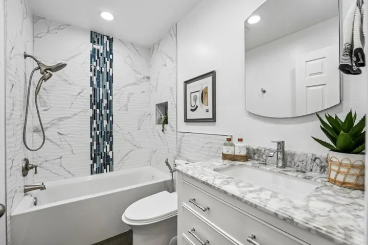 Full Bath  1 ( Floor 2)