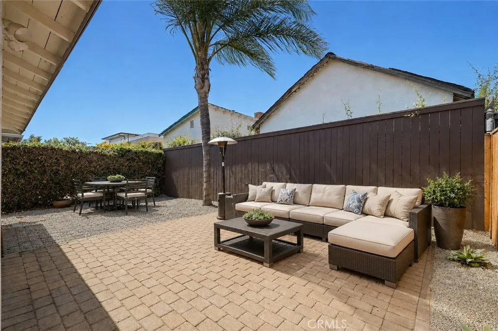 Virtual staging of furniture