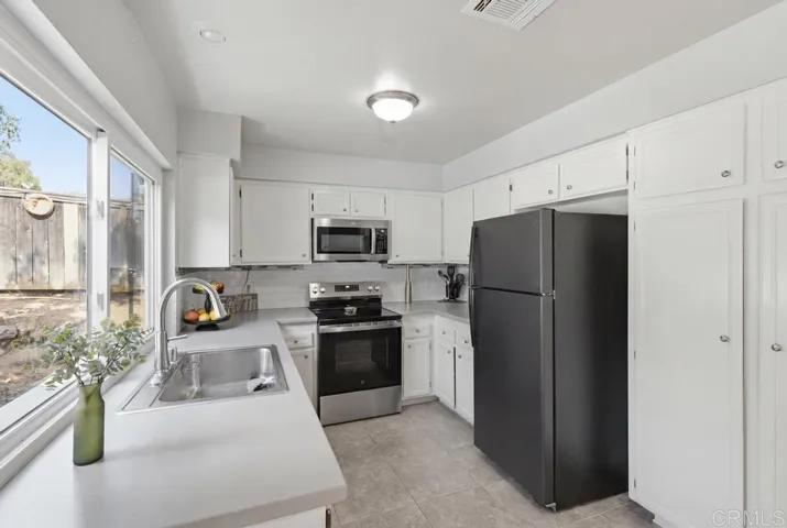 610 Flintridge Place, Escondido, California 92026