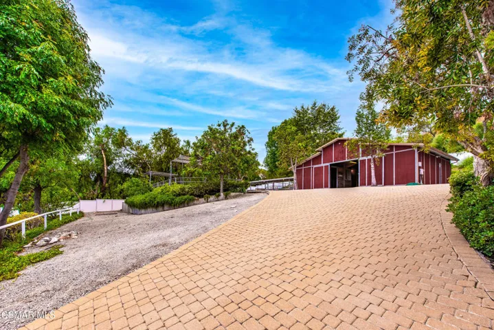 6145 Fairview Pl Agoura Hills-108