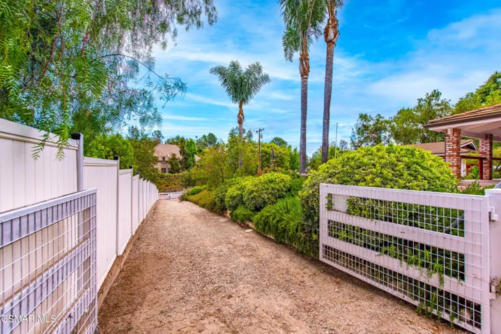 6145 Fairview Pl Agoura Hills-106