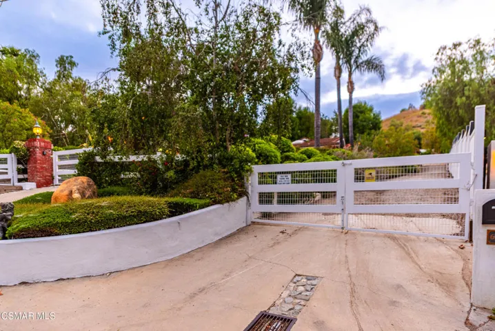 6145 Fairview Pl Agoura Hills-212