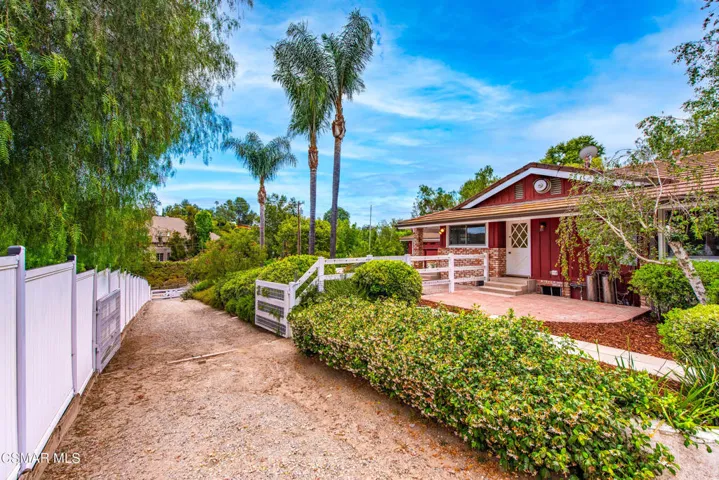 6145 Fairview Pl Agoura Hills-105