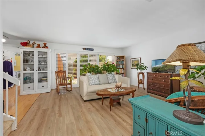 Pretty 3 bedroom home with lots of natural light.
