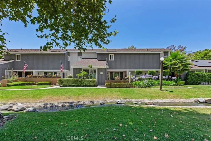 Pretty front of home in a great location
