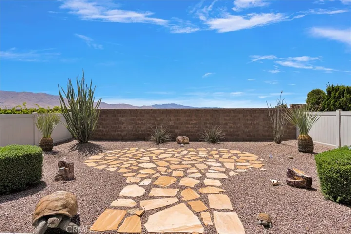 19549 Maple Creek, Apple Valley, California 92308