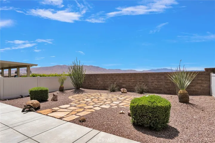19549 Maple Creek, Apple Valley, California 92308