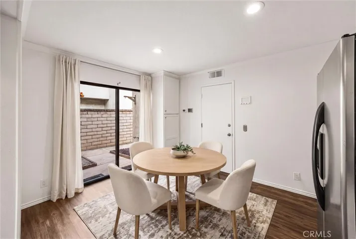 Breakfast nook area - virtually staged
