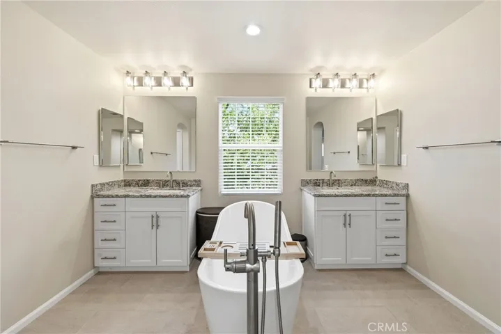 1721 Arthur Loop W W, Upland, California 91784