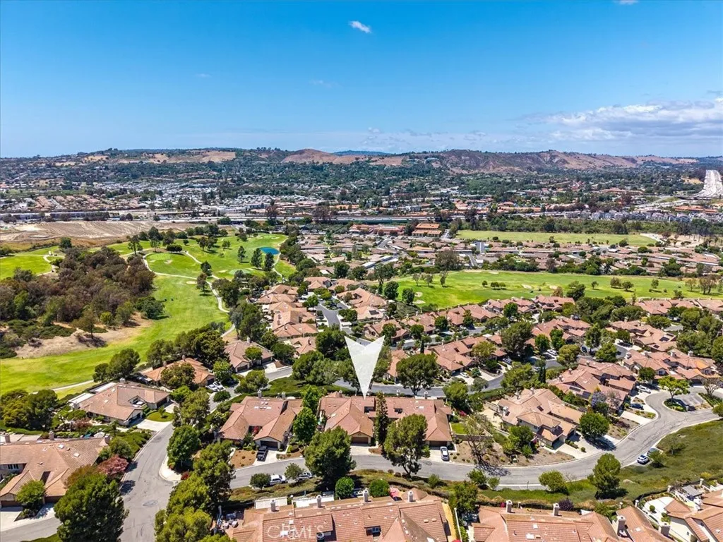 Mesa Vista community overlooks the popular San Juan Hills Golf Course and the "Paseo" that runs the length of the community.