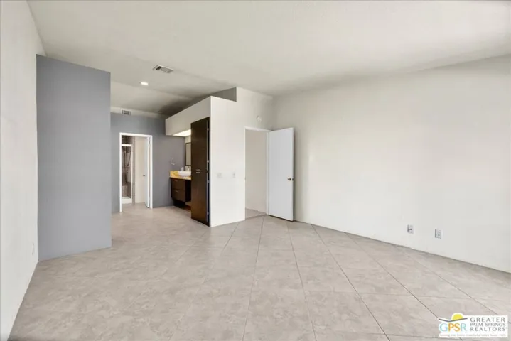 505 S Farrell Drive G42, Palm Springs, California 92264
