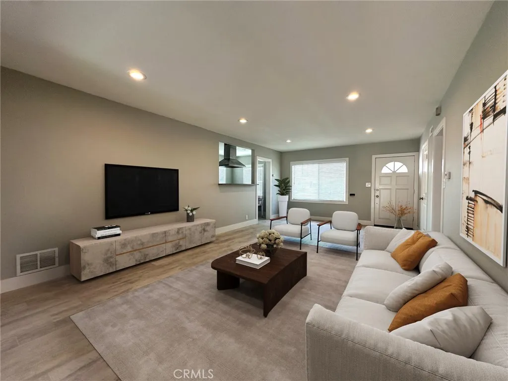  Living Room(Virtually staged)